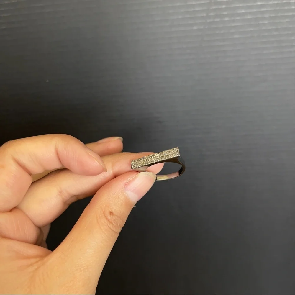 Sterling silver bar cz gunmetal size 6 unmarked ring